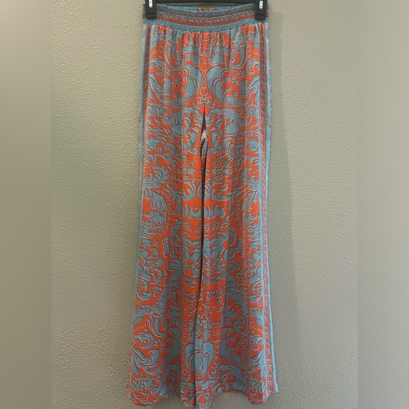 Alice + Olivia ATHENA SMOCKED WAISTBAND WIDE LEG PANT Set top and pants - Picture 9 of 11